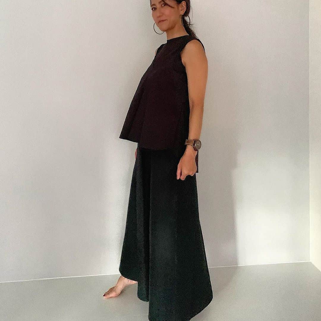 mitsuxmitsu24のインスタグラム：「Today’s outfit  * * 真っ黒な日。 落ち着くw * 今週末は波あるかな？あるといいな。 * * #surfer #surfergirl #surfing #surf #dolcegabbana #ootd #outfitoftheday #outfit #サーファー #サーフィン女子 #サーファーガール #サーフィン #今日の服」