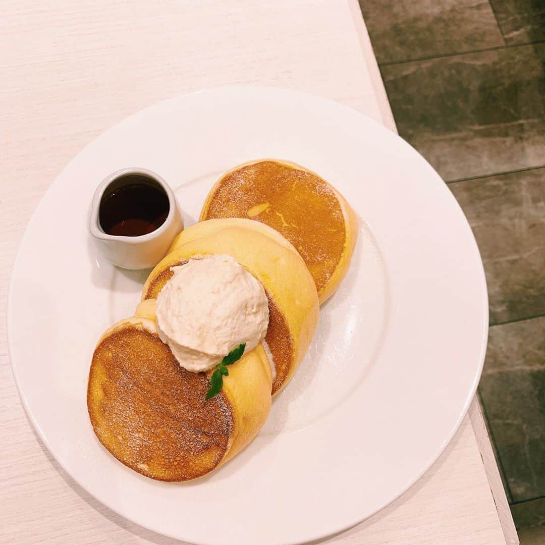 宮脇詩音さんのインスタグラム写真 - (宮脇詩音Instagram)「初めて食べた幸せのパンケーキ🤤🥞 幸せになれました。」8月26日 19時23分 - miyawaki_shion