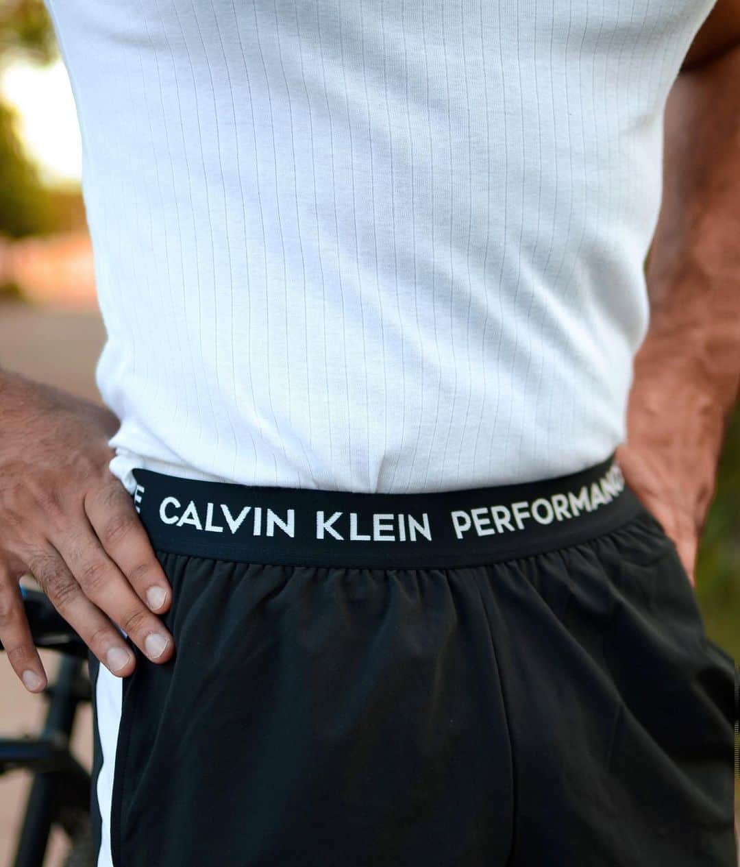 Karron S Dhinggraさんのインスタグラム写真 - (Karron S DhinggraInstagram)「Fitness 🚴🏼 is an integral part of my lifestyle and I always look forward to wearing clothes that give me the adrenaline to smash my workout.  These new shorts from @calvinklein not only pumped me up but also enhanced my performance. These will definitely be my wardrobe"Go-To" for all my active workout routines. Head to @amazonfashionin or such athleisure basics now!!!  #mycalvins #sportswear #athleisurewear  Recreate my look:- 1. Calvin Klein Performance Workout Essential Logo Waistband Light Woven Side Panel Short with Mesh Lining @amazonfashionin (B078T3T2NK) . . 📷 @jasdeepphotography  #TheFormalEdit」8月26日 19時34分 - theformaledit
