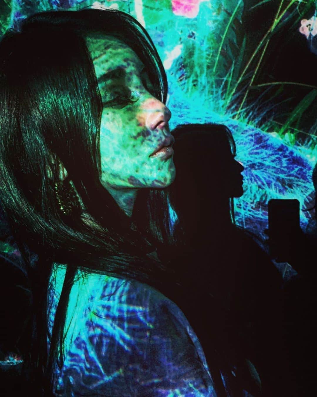 のインスタグラム：「#まじサイケ(笑) #新豊洲 #チームラボ #現代美術館 #ロケ」