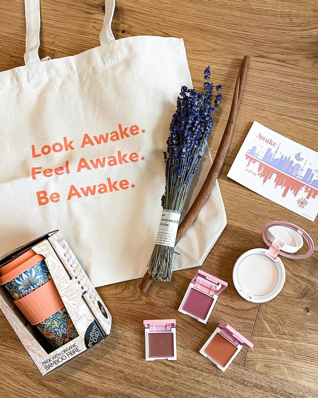 のインスタグラム：「New cosmetics from NY🗽🌼﻿ ﻿ NY生まれのヴィーガンコスメ﻿ @awakeskin_jp から﻿今月新製品が出たよ🦋✨﻿ ﻿ フェイスパウダーとチーク&リップ💄﻿ カラーからもう絶対可愛いのがわかる🥺💕﻿ ﻿ このコスメでYouTube撮りたいなぁ〜☺️(願望)﻿ ﻿ ﻿ ﻿ . #newcosmetics#cosme#cosmetics#vegan  #新作コスメ#コスメ#コスメ紹介#秋コスメ #秋コスメ2020#チーク#リップ#ヴィーガン」