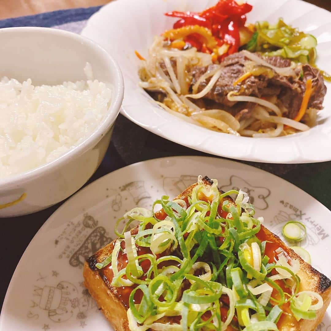 岡村咲さんのインスタグラム写真 - (岡村咲Instagram)「載せるほどでは無いけど何気ない日の夕飯🍽(今日)ママと2人で簡単に作りました!!! #saki_foodallergy」8月26日 19時30分 - sakiokamura_official