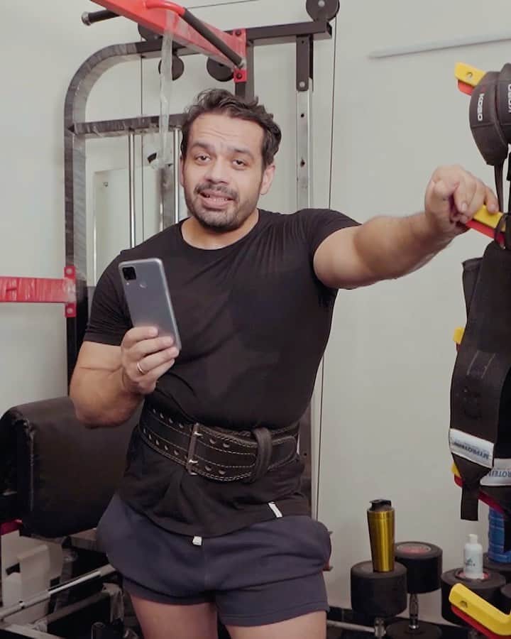 Gaurav Tanejaのインスタグラム：「Thank you @madhav.sheth for #TheRealBatteryChallenge! Enjoyed my workouts! All that rigourous training did manage to drain my battery, but well, the hour-long video recording couldn't drain the 6000mAh mega power battery of #realmeC15. Well, let's see who can dare to! Hey @tanmaybhat you gotta take @realmeIndia challenge! Vlog your way to draining the battery, buddy!」