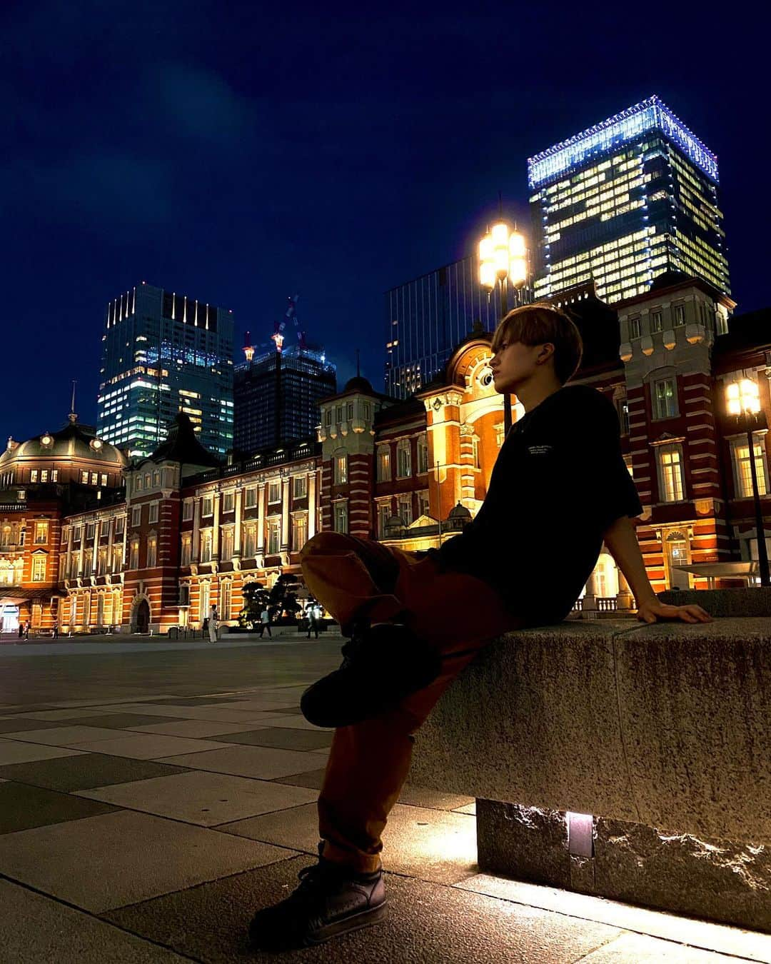 脇山礼さんのインスタグラム写真 - (脇山礼Instagram)「たまにはかっこつけちゃう . . #tokyo #夜景 #東京駅 #インスタ映え #グラマー風 #インスタグラマー #撮影」8月26日 19時43分 - raystagram1030