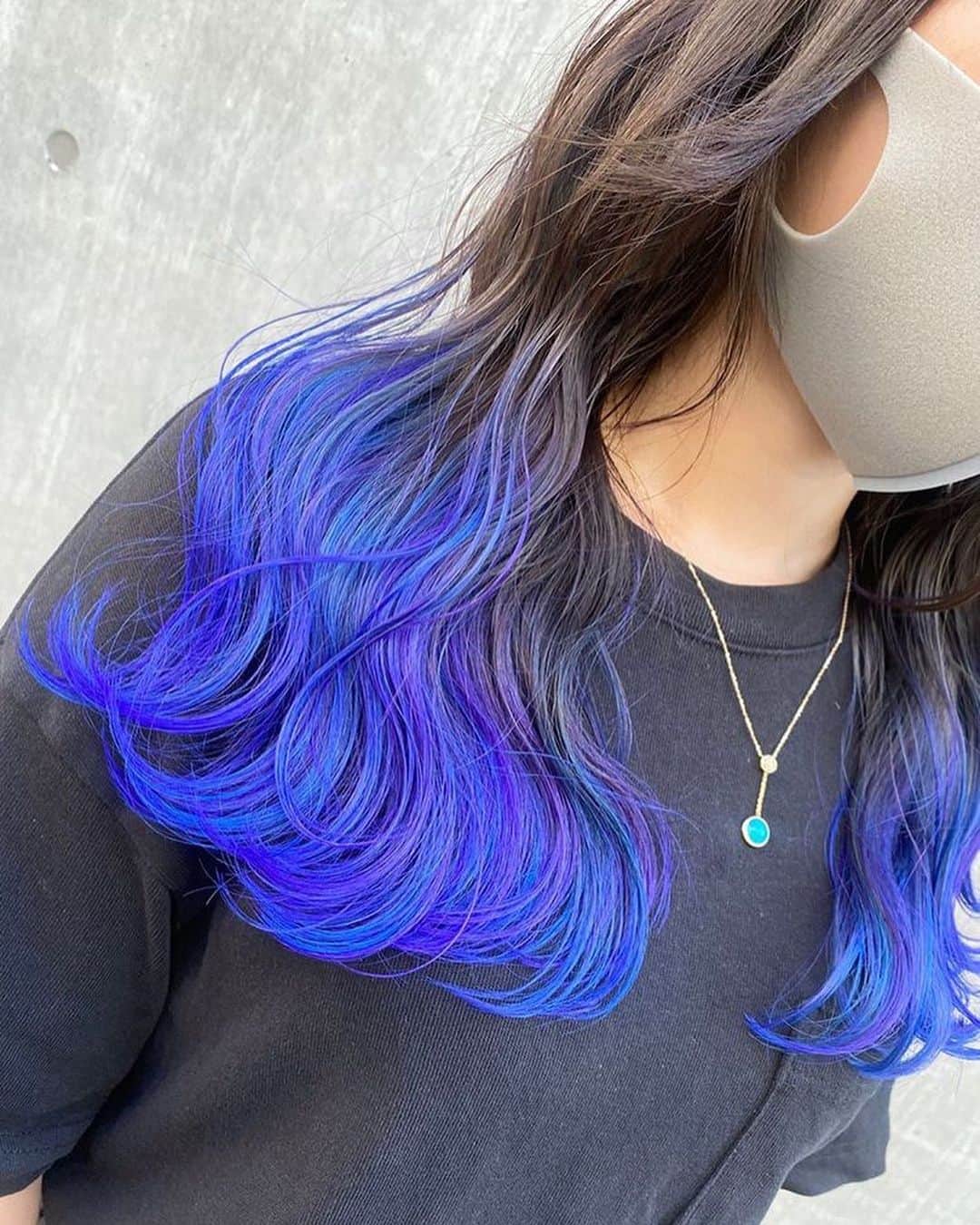 イチサキミキさんのインスタグラム写真 - (イチサキミキInstagram)「💜×💙NEW colour💙×💜 青と紫のmixカラーです🥰 ・ 色落ちしても可愛くなるように濃い目に入れてもらいました〜✨✨ 全体の髪色も少しだけトーンアップしたよ〜🥰！ ・ #髪色 #派手髪 #派手髪女子 #青 #紫 #青と紫 #mix #mixカラー #グラデーション」8月26日 19時40分 - ichisaki_miki
