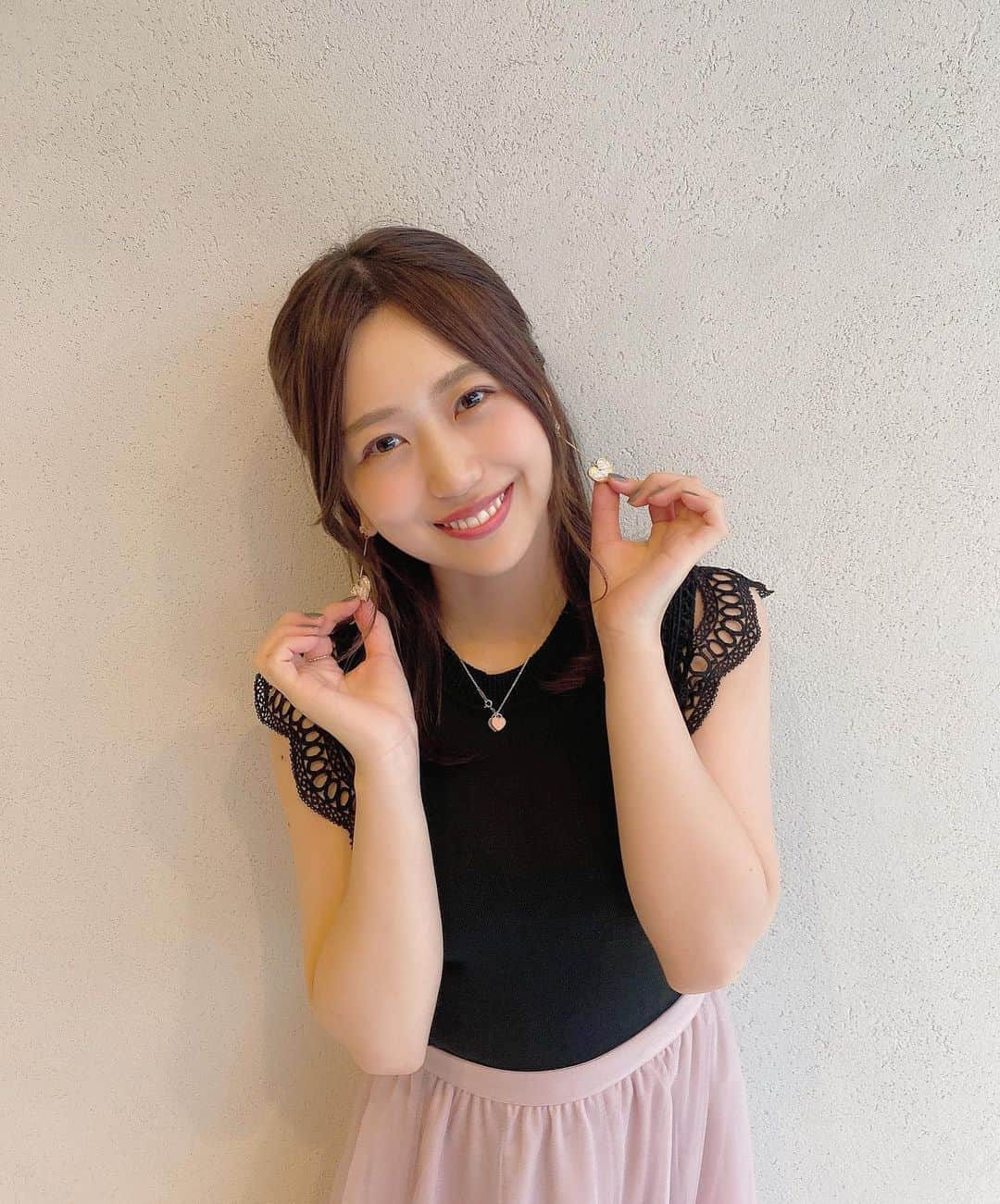 篠崎彩奈さんのインスタグラム写真 - (篠崎彩奈Instagram)「_ 今日はピアスもネックレスも ハートでした❤︎ あまり私服じゃつけないようなピアスも お仕事の時はつけれる...☺️かわいぃ ネックレスは @tiffanyandco です😌 #ootd #ハート #ハートアクセサリー  #ピアス #ネックレス」8月26日 19時41分 - ayana.s_official