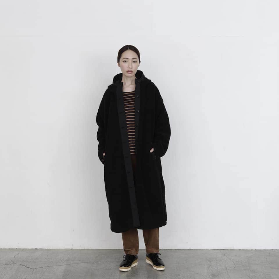 のインスタグラム：「2020/WINTER C+H ▲△▲△▲△▲△ これは前回の撮影❄️ 今日は来年の春物の撮影でした🌸 撮影の中だけ季節はどんどん先へと進んでいきます～🌱  * *いつもありがとうございます♥️  @cocowalk_official  @wave.inc_official  * * #ココウォーク #cocowalk #2020秋冬 #2020aw #ナチュラルな暮らし #撮影 #フリーランス #フリーモデル #スタイリング #被写体」