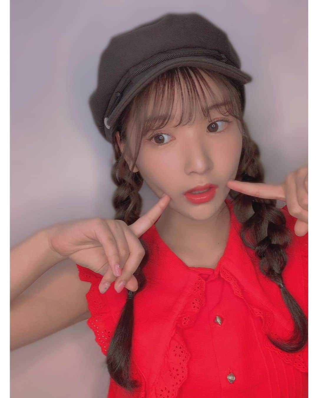 藤園麗さんのインスタグラム写真 - (藤園麗Instagram)「赤のお洋服と三つ編みがマイブーム笑 . . . #三つ編み #キャスケット #赤ブラウス #onespo」8月26日 19時49分 - reifujizono_official