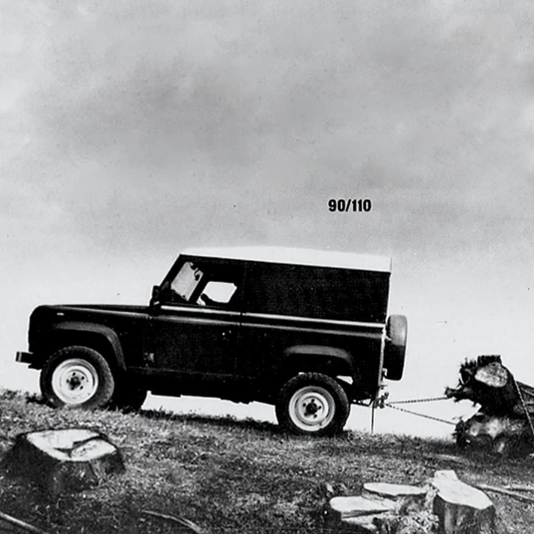 Land Roverさんのインスタグラム写真 - (Land RoverInstagram)「Looking back at our roots. The #LandRover was officially renamed #DEFENDER in 1990, carrying on a proud tradition of capability. See our gallery of images showing the evolution of the #ShapeOfAdventure.   #ClassicDefender #SeriesI #SeriesII #SeriesIII」8月27日 1時30分 - landrover