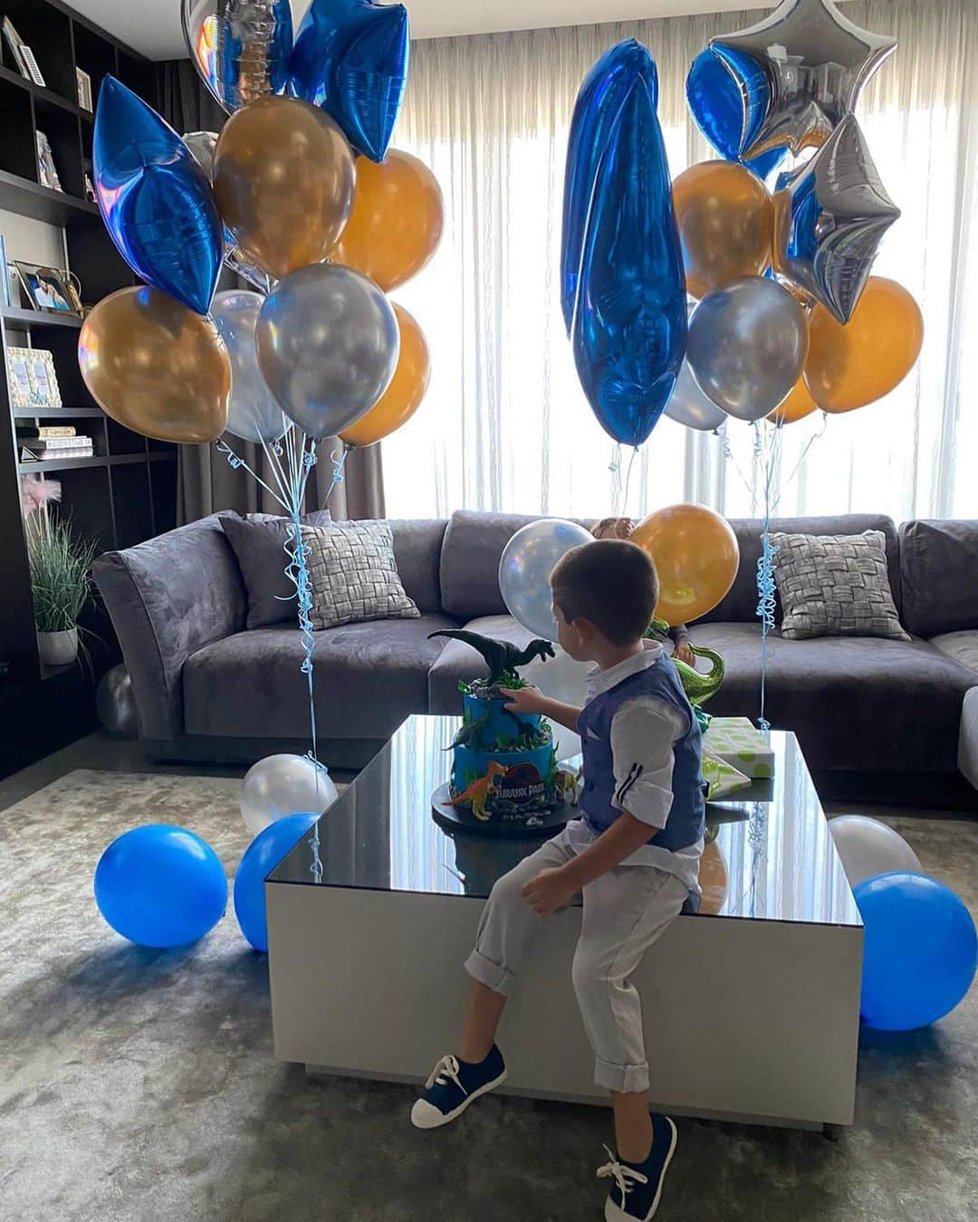 マティヤ・ナスタシッチのインスタグラム：「Srecan rodjendan snago nasa 🥳🙏🏼🍀💙 Happy birthday my big boy 🎂🥂 @jelenanastasic #markosbirthday #4yearsold」