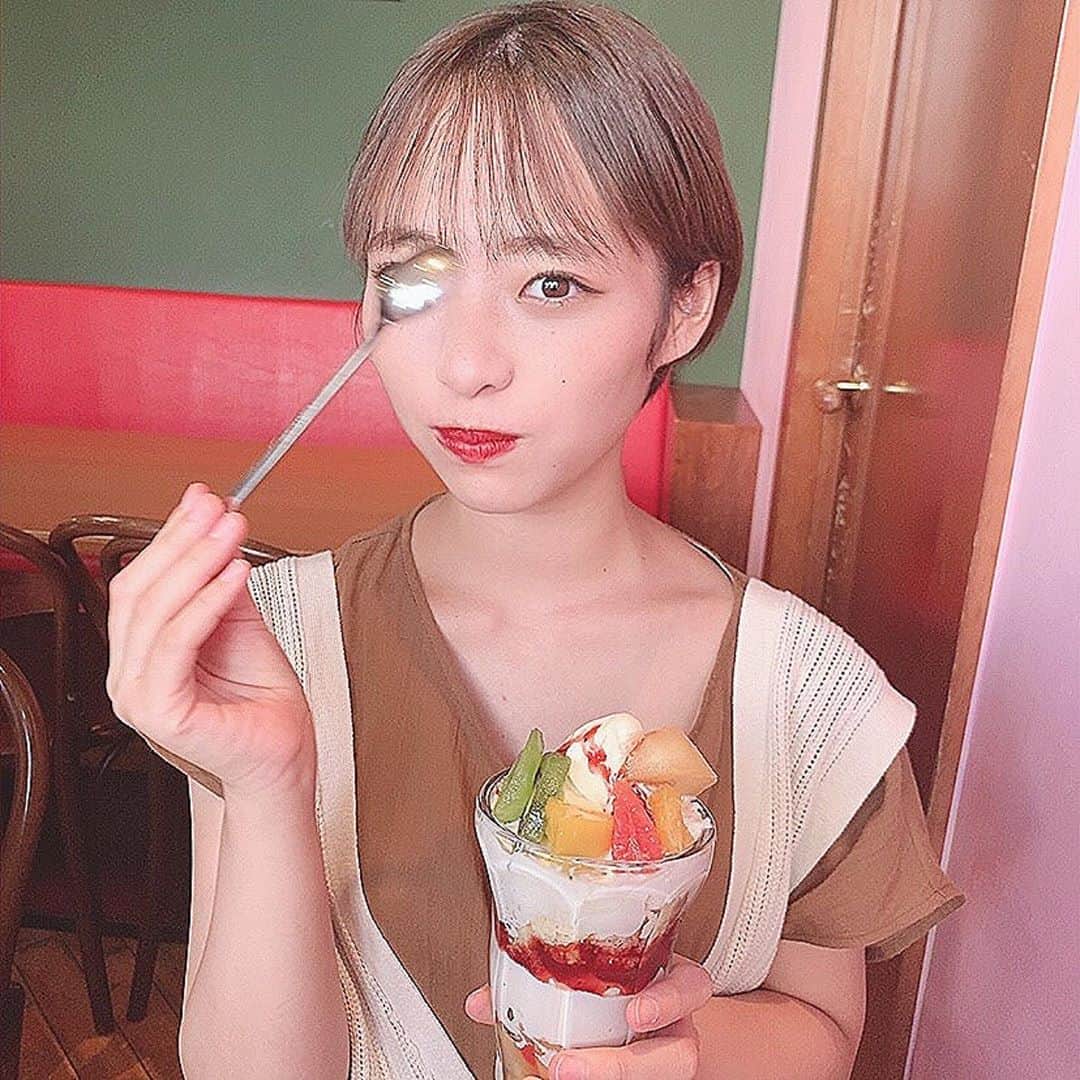 のインスタグラム：「みなさんこんばんは😊  今日暑くなかった？？？  私は暑すぎてかき氷食べてきた🍧  あとは、お寿司15貫とマンゴーとパフェを食べたよ！！  大食いへの道は進んでいます😂  早くミクチャで大食いしたい😂 今は大食いになるために胃袋を大きくしている最中！！  だからもう少し待っててね😂  だれも待ってるわけではないかな😂😂  私の中では楽しみ😊  みなさんはどんなことしてました？？  暑い時はかき氷に限ると思ってるけど他にある？？ あったら教えて😂  それでは、またね👋  #ミス東洋　#ミスコン　#ショートヘア　#ショートカット　#ミニボブ #instagram #instalike #instagood  #ファッション #コスメ #コスメ好きさんと繋がりたい  #ootd #今日のコーデ #透明感 #SnowMan #すの担さんと繋がりたい #SnowMan担さんと繋がりたい#じゃにおたさんと繋がりたい#お洒落なジャニヲタさんと繋がりたい #お洒落なすの担さんと繋がりたい #向井康二担と繋がりたい#いいね#いいね返し#相互フォロー#面白くなりたい　#世界一面白いミス」