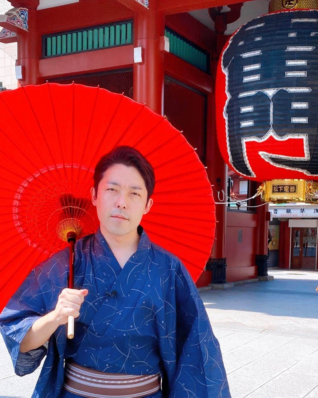 中田敦彦のインスタグラム：「It is Kaminarimon of Sensoji Temple. I went to many temples and shrines this summer.」