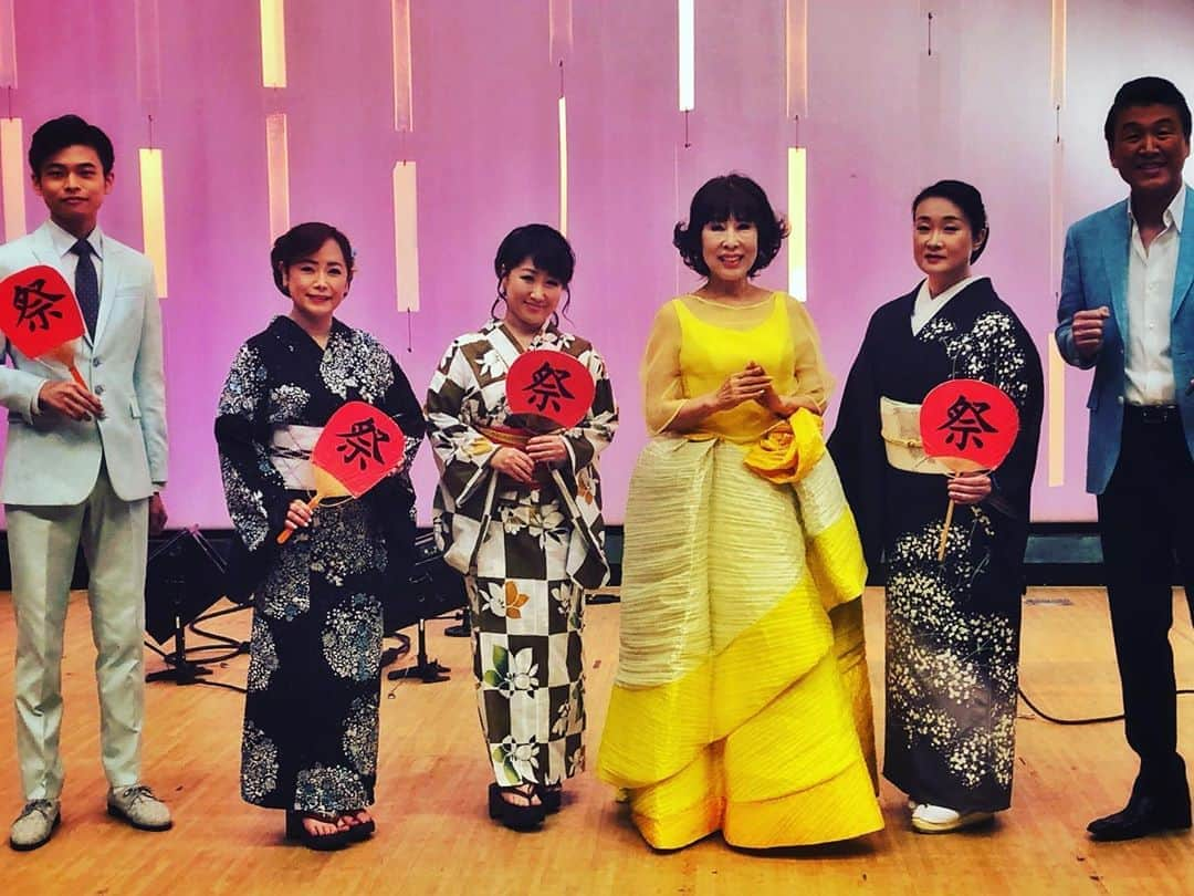 上杉香緒里さんのインスタグラム写真 - (上杉香緒里Instagram)「今日は、東京演歌ライブが4ヶ月ぶりに開催されました😊😊 沢山のお客様の前で歌って緊張しましたが、やっぱりステージは最高でした😍 お越し頂いた皆様ありがとうございました🙏  #東京演歌ライブ  #かめありリリオホール  #原田悠里さん  #山崎ていじさん  #井上由美子さん  #葵かを里さん  #二見颯太 さん #上杉香緒里 #司会 #小山田里奈さん #4ヶ月ぶり  #緊張  #最高  #感謝」8月26日 20時20分 - uesugi_kaori