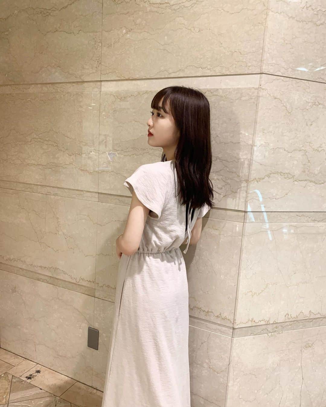 としお理歩のインスタグラム：「本日の私服さん。 @to_the_sea_hawaii のワンピース👗 柔らかい素材でポケットも付いてるの♡ . . . #りほすたいる#ワンピース」