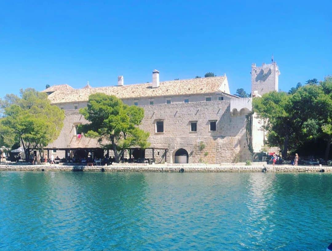 ルーファス・テイラーのインスタグラム：「More from beautiful Croatia. Thanks @yacht_tajna_mora for an amazing trip. Ivar, you’re the man 👊🏼 and cheers Phillipe and the rest of the crew.」