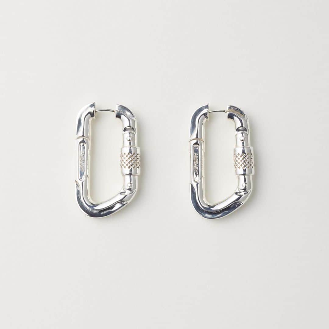 AMBUSHさんのインスタグラム写真 - (AMBUSHInstagram)「#AMBUSH AW2020 CARABINER EARRINGS 2 . The multi-purpose carabiner reimagined as a pair of 925 silver earrings, handcrafted in Japan using precise electroforming techniques. Now avail at our WEBSHOP and WORKSHOP」8月26日 20時35分 - ambush_official