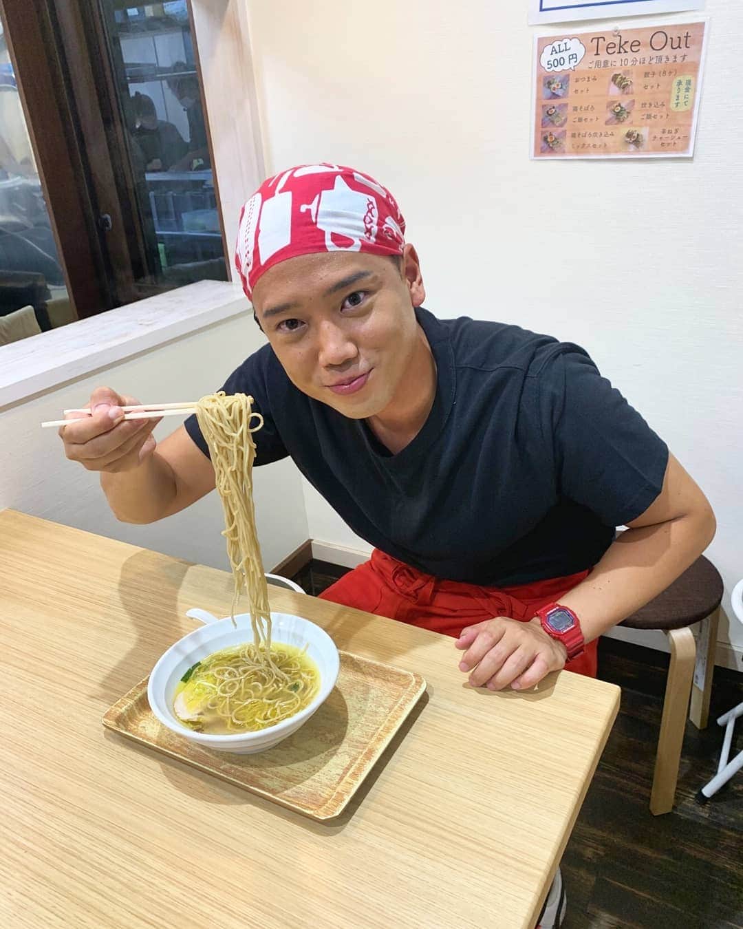 黒崎貴之のインスタグラム：「ㅤㅤㅤㅤㅤㅤㅤㅤㅤㅤㅤㅤㅤ どうもマルコメくんです。﻿ ﻿ 今日は水曜見ナイトご覧頂きありがとうございます😊﻿ 約8ヶ月ぶりの中継！﻿ やっぱり中継は楽しいですね😆✨﻿ ﻿ ミシュランガイドに掲載された﻿ 長岡市の「鶏蕎麦かかし」さん‼️﻿ うまし‼️﻿ スタッフさんみんないい人！﻿ 「黒崎ミシュラン」略して「黒ミシュラン」にも掲載決定ー👌﻿ ﻿ #新潟﻿ #長岡市﻿ #新潟ラーメン﻿ #ラーメン好きと繋がりたい﻿ #menstagram﻿ #水曜見ナイト﻿ #中継﻿ #楽しい﻿ #やっぱり皆さんと話すの好き﻿ #ご馳走さまでした﻿ #黒ミシュラン掲載店舗﻿ #募集中﻿ #メンアナウンサー﻿ #黒崎貴之」