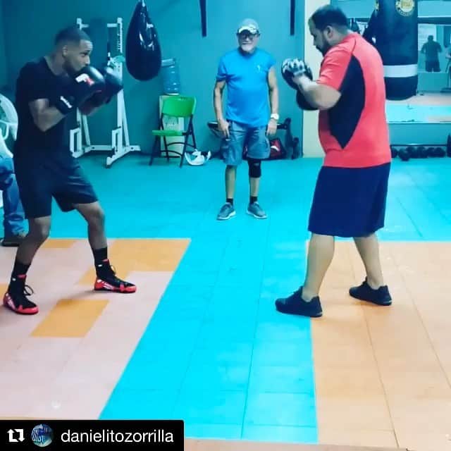 ミゲール・コットのインスタグラム：「#Repost @danielitozorrilla ・・・ T. Trinidad + M. Cotto = Al Zorro  Un día más de trabajo intenso. Voy por mi propio Legado💪❤.」