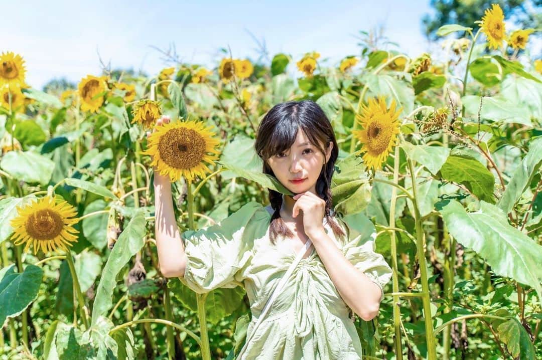 めいさんのインスタグラム写真 - (めいInstagram)「- - 笑う好きより、本当楽しいから笑うほうがいい - - - -  #日本#ひまわり#被写体モデル#人像寫真#portrait#사진#被写体#写真#portraitfestival#カメラ#ポートレート #portraitmood#beauty#japan#photo_jpn#photography#섹시#photo#人像攝影#フォロー#撮影#model#カメラ女子#性感#sunflower#follow#portraitsedition#人像#shooting  希望你是真的快樂 而不是喜歡笑」8月26日 20時54分 - meitienlin1125