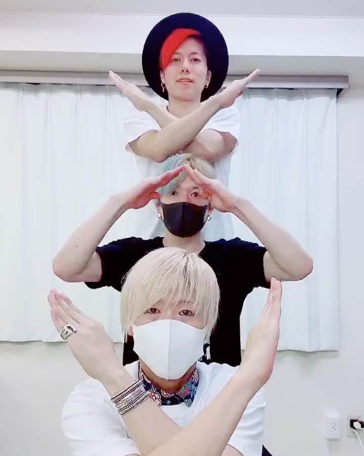 のインスタグラム：「TikTok followers have exceeded 1.5 million🙌✨ We will do our best up to 2.5 million followers this year🕺🕺🕺 @xtrap.official  #xtrap #xtrapchallenge」