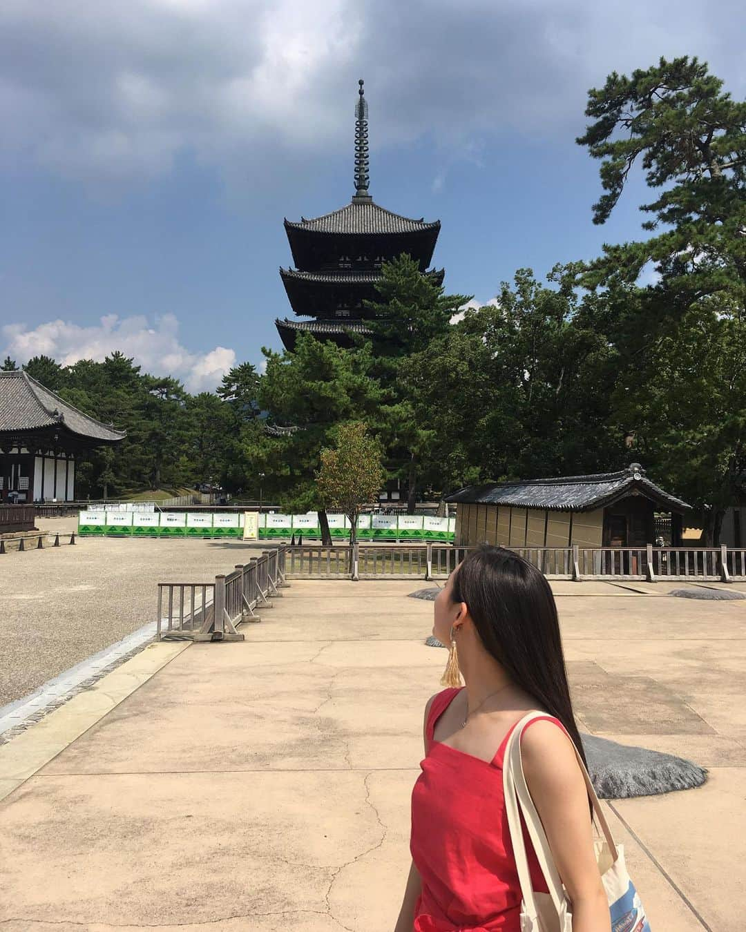 白鳥羽純のインスタグラム：「🗿 興福寺は伽藍がとにかく広い！笑  みなさんも修学旅行などで訪れたことありますか？？  千手観音や阿修羅像は撮禁だったので心のシャッター押しました😢  ちなみにお気に入りは仏頭です🗿  #興福寺 #興福寺五重塔 #中金堂 #千手観音 #阿修羅像 #仏頭 #奈良世界遺産 #Kofukuji #Narajapan #worldheritagejapan」