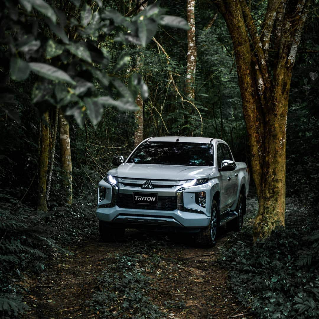 Mitsubishi Motors Thailandのインスタグラム：「พร้อมเผชิญทุกเส้นทางท้าทาย ลุยได้ในทุกอุปสรรค กับ New Mitsubishi Triton  #MitsubishiMotorsThailand #MitsubishiMotors #NewTriton #แกร่งลุยทุกอุปสรรค」