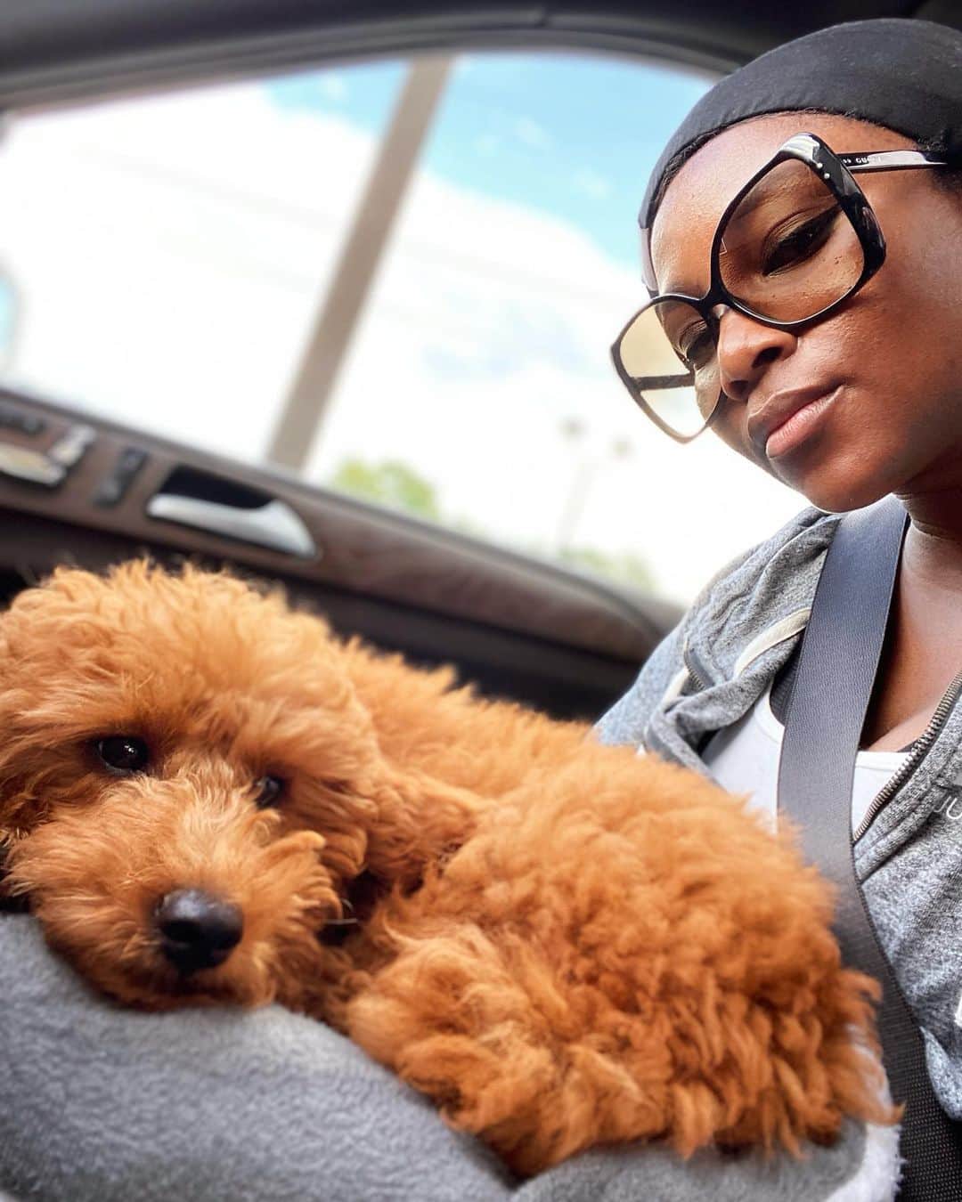 ジェネビーブ・ナジのインスタグラム：「𝐻𝑒𝓎 𝓉𝒽𝑒𝓇𝑒 🐾」
