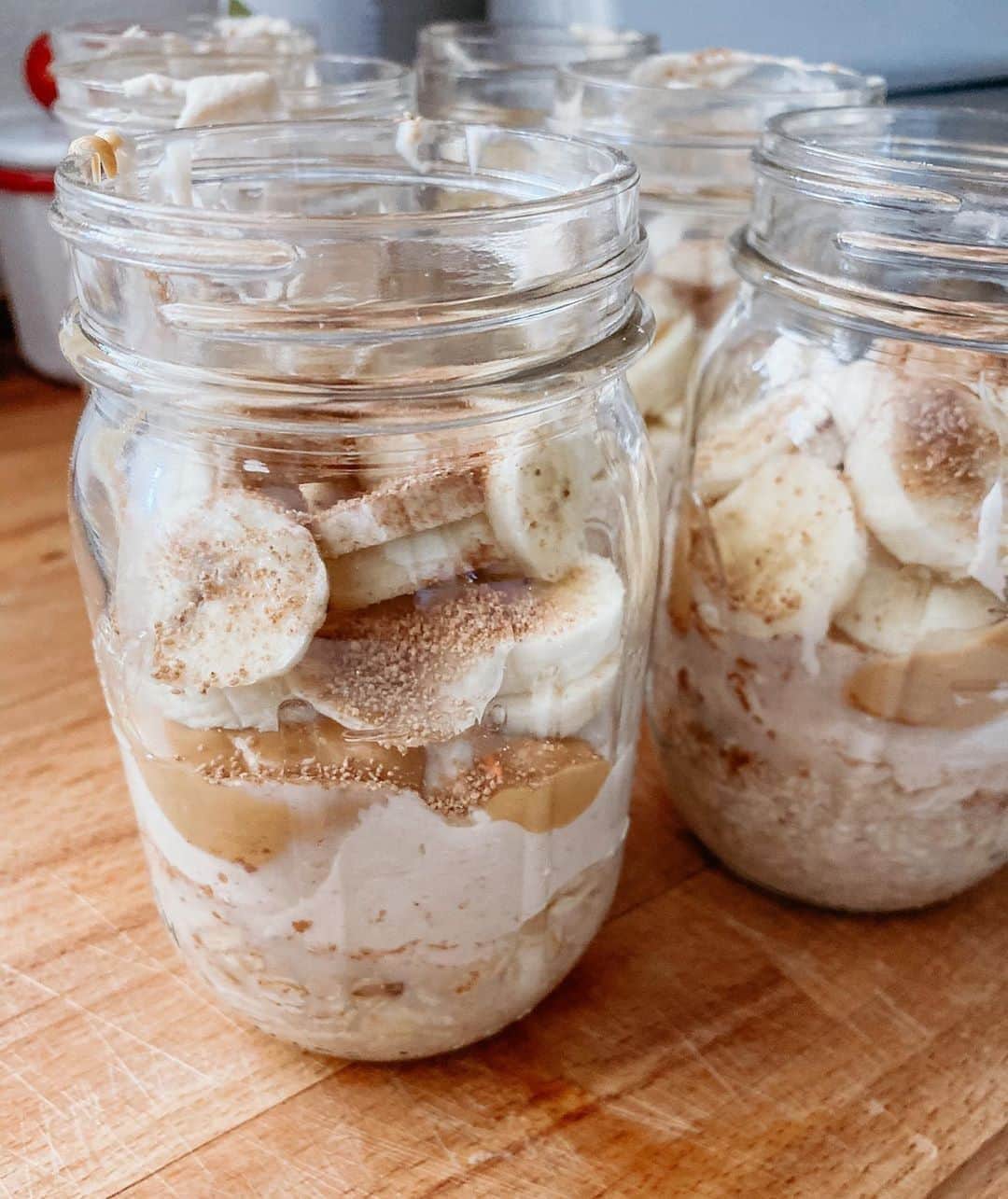 Flavorgod Seasoningsさんのインスタグラム写真 - (Flavorgod SeasoningsInstagram)「🥜🍫🍌Peanut butter, chocolate, banana overnight oats and yogurt bowls!⁠ -⁠ Customer:👉 @reneefindingherway⁠ Made with with:👉 #Flavorgod Chocolate Donut Toppper⁠ -⁠ Add delicious flavors to any meal!⬇⁠ Click the link in my bio @flavorgod⁠ ✅www.flavorgod.com⁠ -⁠ I used @sweetsavoryandsteph’s overnight oat base recipe and tweaked it a little to use the flavors I wanted with the ingredients I had on hand.⁠ •⁠ •⁠ Each jar has:⁠ ▪️1/3 cup oats mixed with 1/3 cup cashew milk and 1tsp @flavorgod Chocolate Donut Seasoning⁠ ▪️1/2 cup NF Greek yogurt mixed with 1/2 scoop @WW vanilla protein powder and 1tsp of chocolate donut seasoning (yes, again)⁠ ▪️15g @americandreamnutbutter Butter My Cup⁠ ▪️Sliced banana with a sprinkle of chocolate donut seasoning⁠ •⁠ I layered everything in the jar as listed above. They keep in the fridge for a week...even the banana...I’ve never had a problem.⁠ •⁠ 💜3SP⁠ 💙6SP⁠ 💚7SP⁠ -⁠ Flavor God Seasonings are:⁠ 🍩ZERO CALORIES PER SERVING🍩⁠ 🍩MADE FRESH⁠ 🍩MADE LOCALLY IN US⁠ 🍩FREE GIFTS AT CHECKOUT⁠ 🍩GLUTEN FREE⁠ 🍩#PALEO & #KETO FRIENDLY⁠ -⁠ #food #foodie #flavorgod #seasonings #glutenfree #mealprep #seasonings #breakfast #lunch #dinner #yummy #delicious #foodporn」8月26日 21時01分 - flavorgod