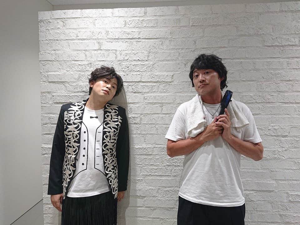 上田航平のインスタグラム：「オフショ。 #有吉の壁#相葉君と櫻井君 #一生懸命練習して #一生懸命メイクしてもらって #ゾフィー#は#これがマックス #大変失礼しました#四千頭身#と#おじさんたちが#楽しくやらせていただきました#ありがとうございました」