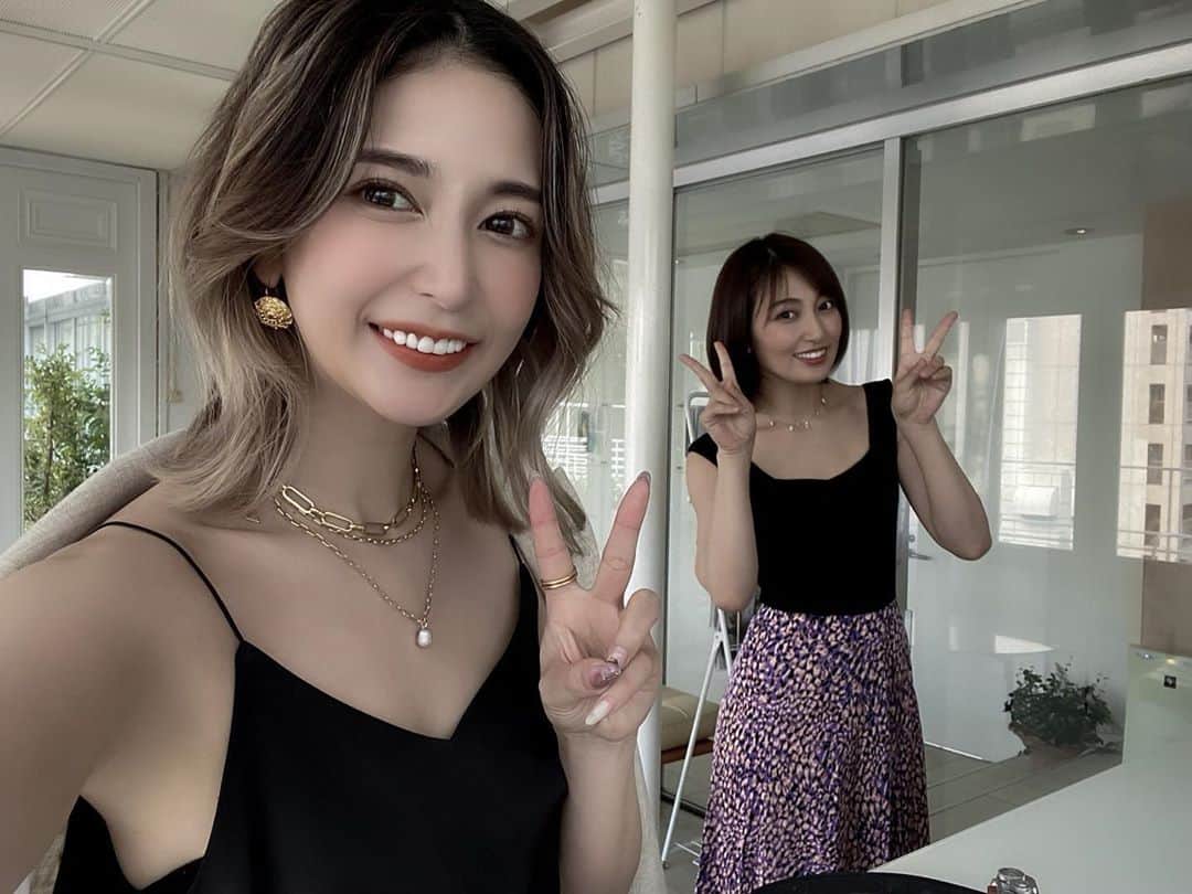 仲村美香さんのインスタグラム写真 - (仲村美香Instagram)「とってもとっても優しい曜子さん😢💕 本当にありがとうございました😭❤️ 今日アップされた曜子さんのYouTubeで @marque_official のお洋服 @midastouch_official を 着用してくださってます♡ 是非曜子さんのチャンネルも 見てくださいーーー🥰❤️❤️❤️ ・ ・ 写真はソーシャルディスタンスで 少し離れて撮らせて頂いてます…☺️🌸 ・ ・ ・ #熊田曜子　さん #女神　#MARQUE#MIDASTOUCH」8月26日 21時02分 - mikapu0519