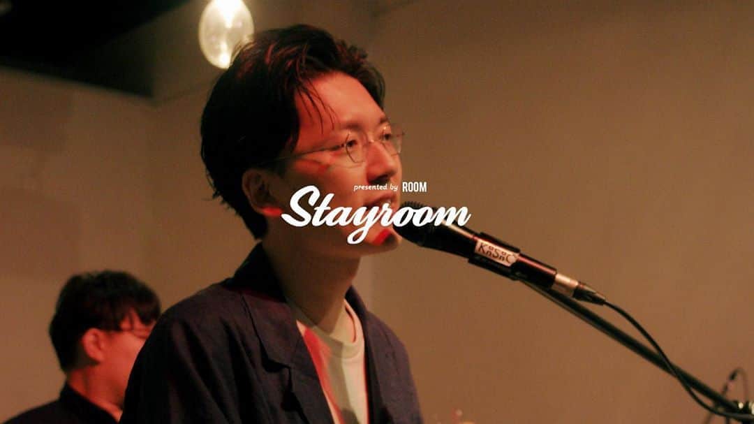 room onziemeのインスタグラム：「•﻿ STAYROOM LIVE vol.1 Archives﻿ ﻿ 🎙️ARTIST × 💇🏻‍♂️HAIR STYLIST﻿ ﻿ Kan Sano × Kazushi Matsuda(PARKiiiNG)﻿ @k.an.s.an.o  @kazushi_matsuda﻿ ﻿ 楽曲のプロデュースから﻿作曲までを手がける「Kan Sano」と、﻿溜まり場的サロン「PARKiiiNG」の﻿スタイリストを務める「Kazushi Matsuda」 が﻿織りなすクリエイティブなセッション。﻿ Kan Sanoのルーツ、﻿ライブへの意義込みからプライベートな話までを、﻿まるで出番前のヘアメイクルームのような空間で﻿紐解いていく。﻿ --------------------------------------------﻿ ROOM  OFFICIAL YOUTUBEにて配信中📺 ※プロフィール記載のURLからCheck👏👏﻿ --------------------------------------------﻿ #room_jp #stayroom﻿ #kansano #kickashow #michaelkaneko﻿ #taeyo #thefin #urbanreserch」