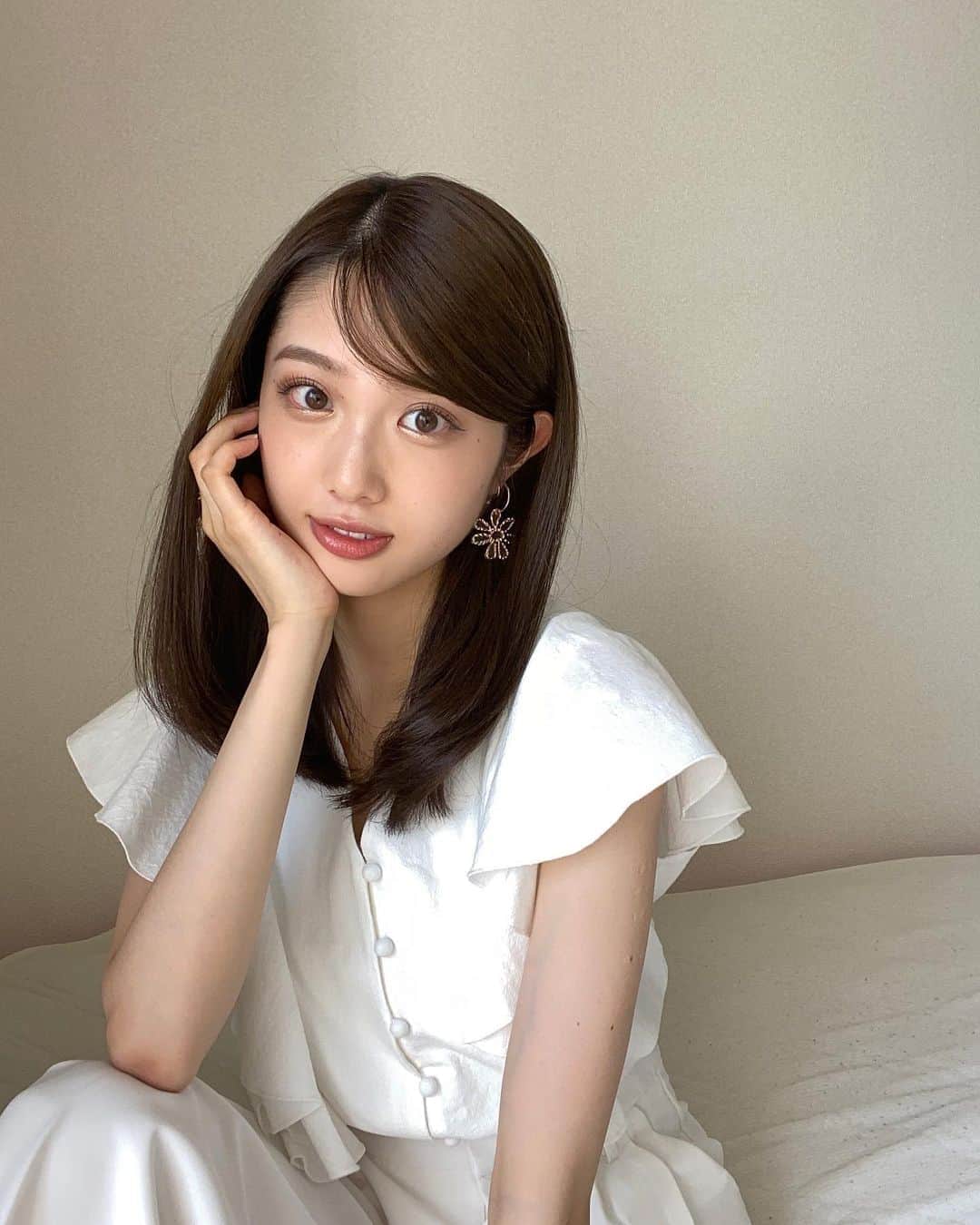 のインスタグラム：「前髪だけで印象変わる😳  どっちがいいかな〜？笑」