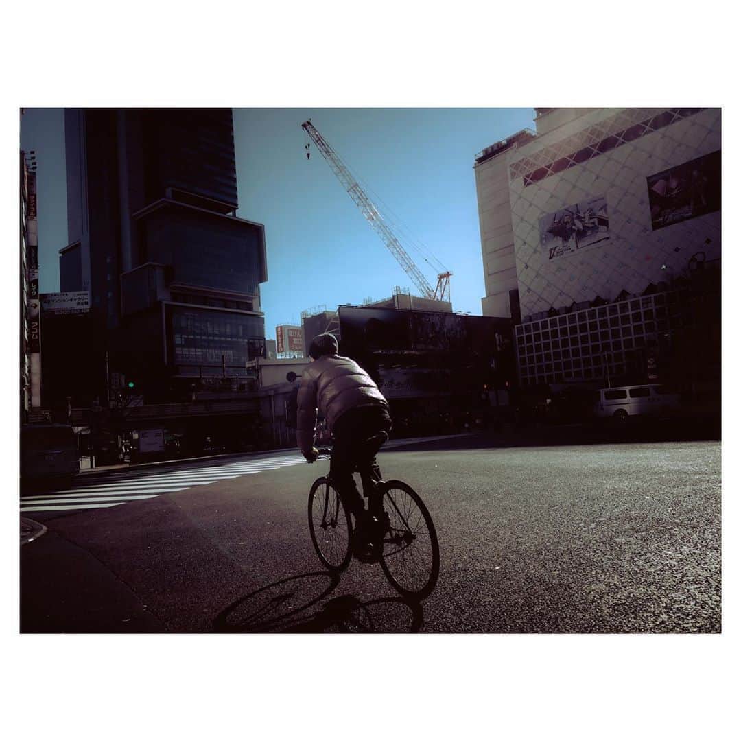 kazhixさんのインスタグラム写真 - (kazhixInstagram)「Light and shadow in the daily life of Tokyo . . 先週の予報では、今週は暑さ落ち着くって言ってたのに、まだまだ全然暑いじゃーん💦 . . . shot on iphone7 . . . . #ShotoniPhone #instagram  #igersjp #ファインダー越しの私の世界 #東京カメラ部 #insidephotos #magnificomagazine #classicsmagazine #jj_forum_3077」8月26日 21時07分 - kazhix