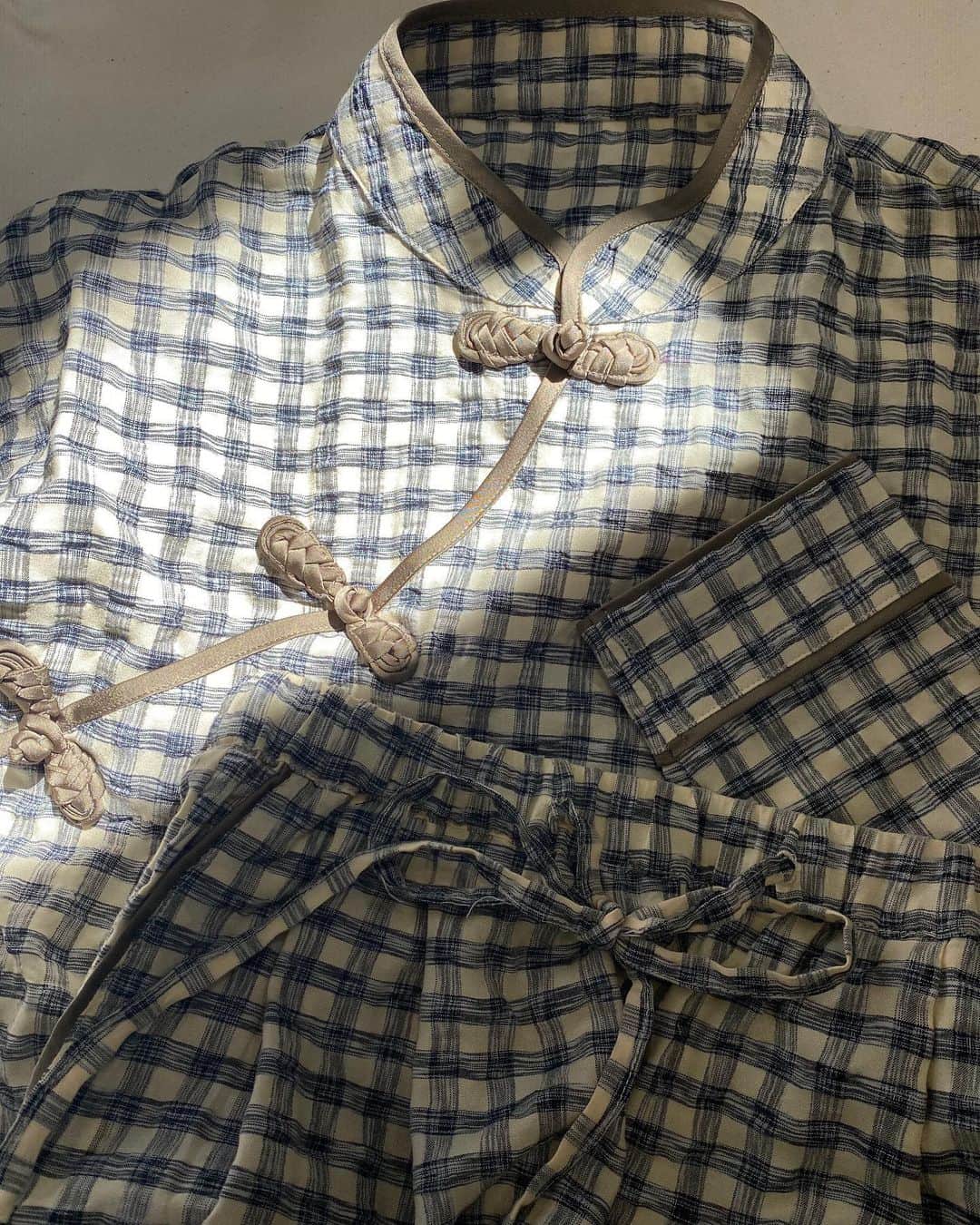 のインスタグラム：「room wear 🏠 お家でもわくわくな時間を。 どちらのお色がすきですか？  @idem__official   idemの秋が、もうすぐはじまります。 9月入って少ししたら、お知らせできることが増えそうです。  #idem_idea」