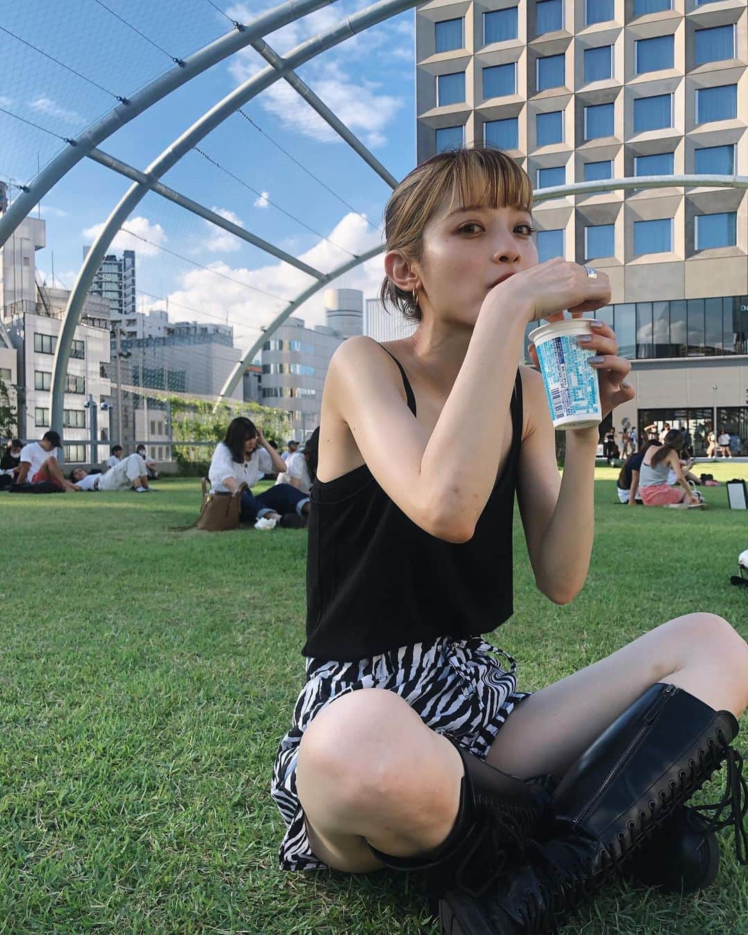 のインスタグラム：「夏。🌻 公園すきだなぁ💛」