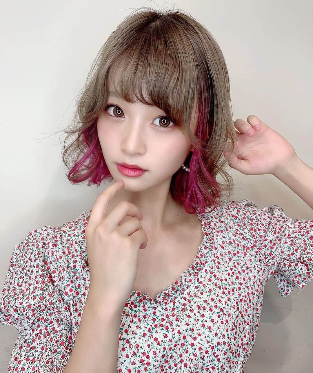 のインスタグラム：「違う髪色も挑戦したいなぁ🐝🌻 ・ ・ ・ #いいね返し#f4f#l4l#サロンモデル#サロモ#撮影依頼募集中#グレージュ#透明感#ビジョビ#インフルエンサー#被写体#作品撮り #instagood#likeforlikes#followforfollowback#followme#follow4followback#ミスコン」