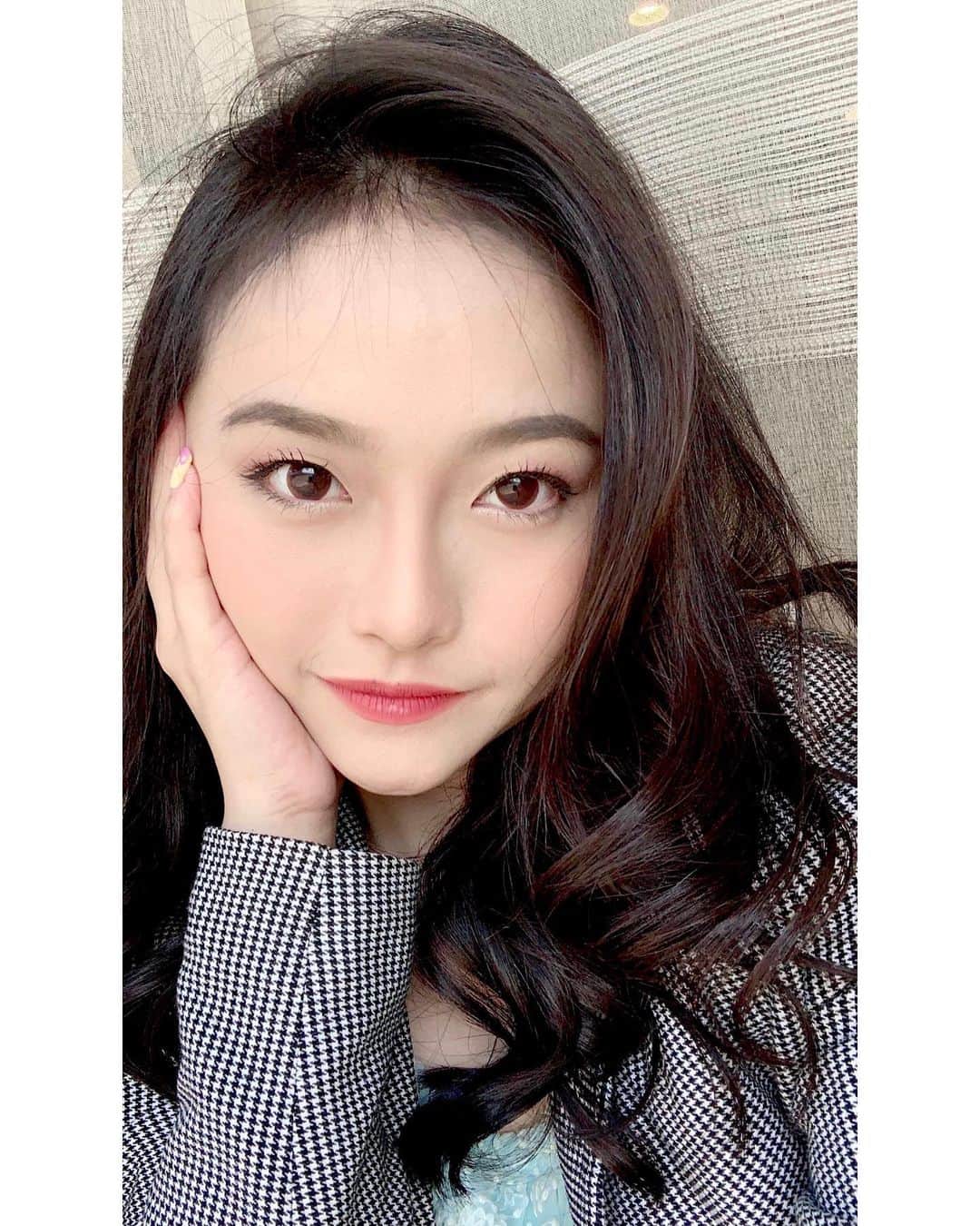 ロナ・アングラエニのインスタグラム：「CIRONA👩🏻」
