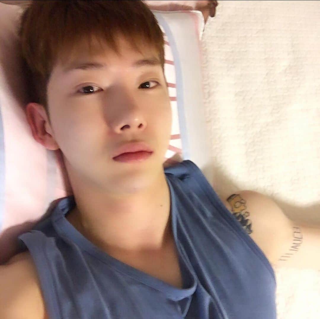 チョ・グォン さんのインスタグラム写真 - (チョ・グォン Instagram)「어렸지뭐, 머리기르는 중」8月26日 21時30分 - kwon_jo
