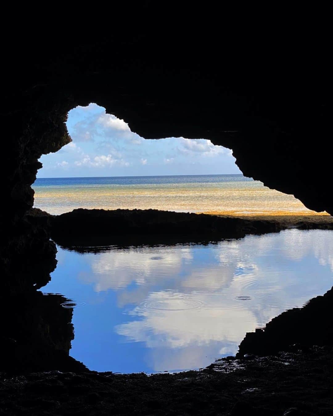 山田佳子さんのインスタグラム写真 - (山田佳子Instagram)「青の洞窟… ﻿ #神秘的﻿ #洞窟﻿ #干潮時﻿ #青の洞窟﻿ #石垣島﻿  ﻿」8月26日 21時37分 - yoshiko117