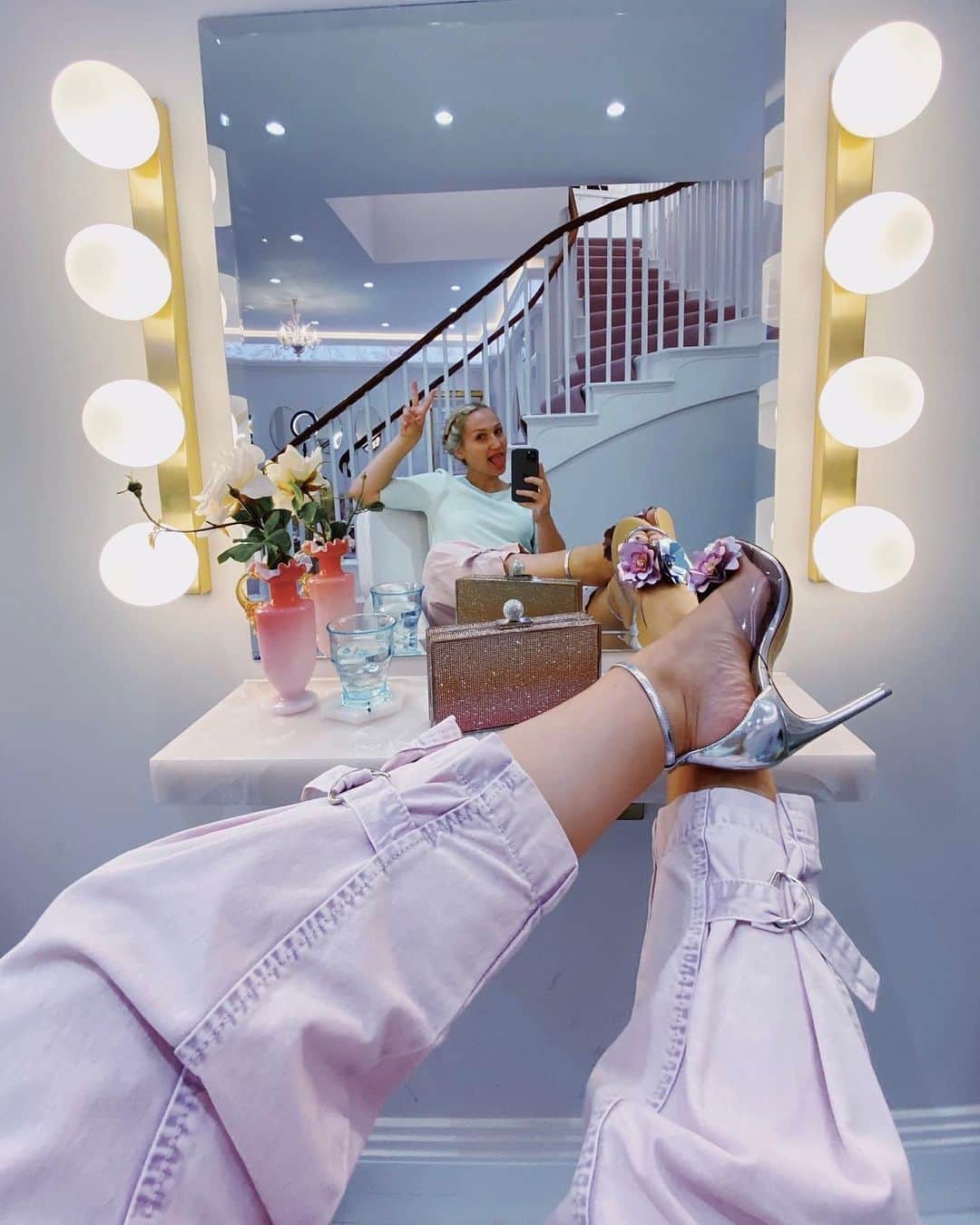 SOPHIA WEBSTERさんのインスタグラム写真 - (SOPHIA WEBSTERInstagram)「I have picked some of my favourite styles from our summer sale- first up is 'Cindy'. My vinyl sandal is the perfect metallic bloom 🌸 ⁣⁣ ⁣⁣ Dress her up or dress her down, she's super cute with a little denim jean or fancy evening number ✨ You can find her at @sophiawebsterboutiques or SophiaWebster.com 💖 S x 🦋⁣ ⁣ #SophiaWebster #SophiaInSophias」8月26日 21時40分 - sophiawebster