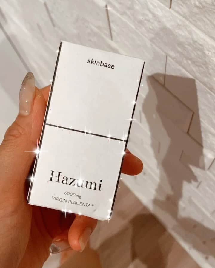 谷口紗耶香のインスタグラム：「バージンプラセンタのサプリメント🤍🤍✨  お肌の調子だけじゃなくて、目覚めが良くなったり疲労感が軽減されて身体が軽くなる魔法のような成分で 最近注目してるモノ✌🏽🤩 ・ 普通のプラセンタより、アミノ酸の配合量が圧倒的に多い✨ ・ @hazumi.skinbase」