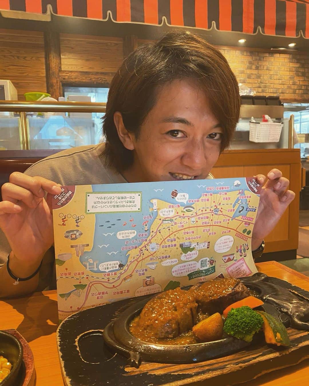 大倉士門さんのインスタグラム写真 - (大倉士門Instagram)「いつかのシリーズ🙋‍♂️ 静岡まで「さわやか」を食べに行ってきた🙄❤️ やっぱり最高に美味しいさわやか。 げんこつ1人前やったら足りひんから 2個頼んだ。500g😋😋😋」8月26日 21時50分 - shimonsmile