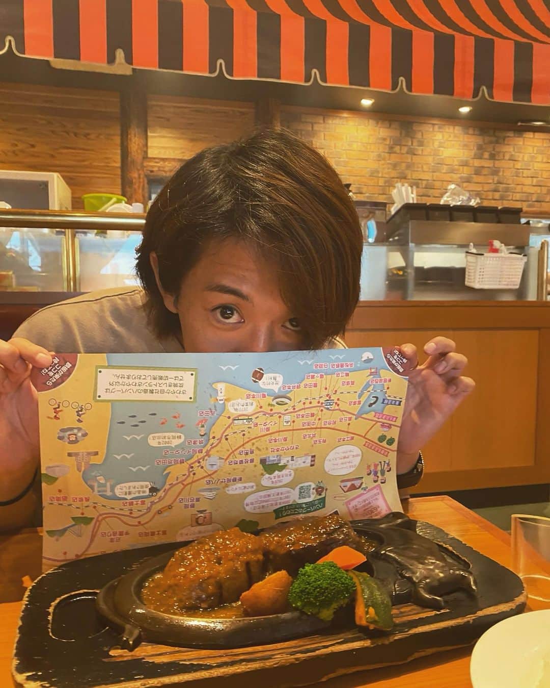 大倉士門さんのインスタグラム写真 - (大倉士門Instagram)「いつかのシリーズ🙋‍♂️ 静岡まで「さわやか」を食べに行ってきた🙄❤️ やっぱり最高に美味しいさわやか。 げんこつ1人前やったら足りひんから 2個頼んだ。500g😋😋😋」8月26日 21時50分 - shimonsmile
