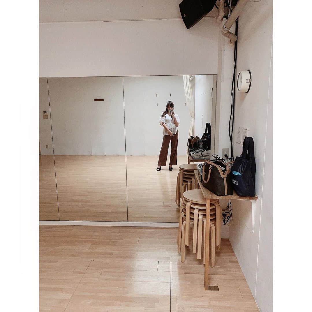 のインスタグラム：「. . . 今日はオフだったので 昨日のSUPRANATIONALレッスンの復習 ウォーキングの練習してきた☺︎🌟 . たった1時間半だったのに 脚パンパン水膨れだらけになった😭 ヒールに慣れないと💭 . ここのスタジオ光の入り方がめっちゃ 好きなんだよね、わかるかな🥺✨ . . . -------------------------------- 〈イベントスケジュール〉 . ♧8月29日(土) 16:30〜sherbetライブ配信 ♧8月30日(日) sherbetオフ会 ♧9月4日(金) RISE142 . -------------------------------- . #misssupranational #msj2020  #清瀬汐希 #インスタグラビア #グラビア #グラドル #奇跡の美神ディテール #follow #followｍe #likeforlikes #gravure #ootd #japanesegirl #instagravure #instagood #扎心了 #东京 #tokyo #萌 #粉我 #좋아요환영 #赞 #偶像」
