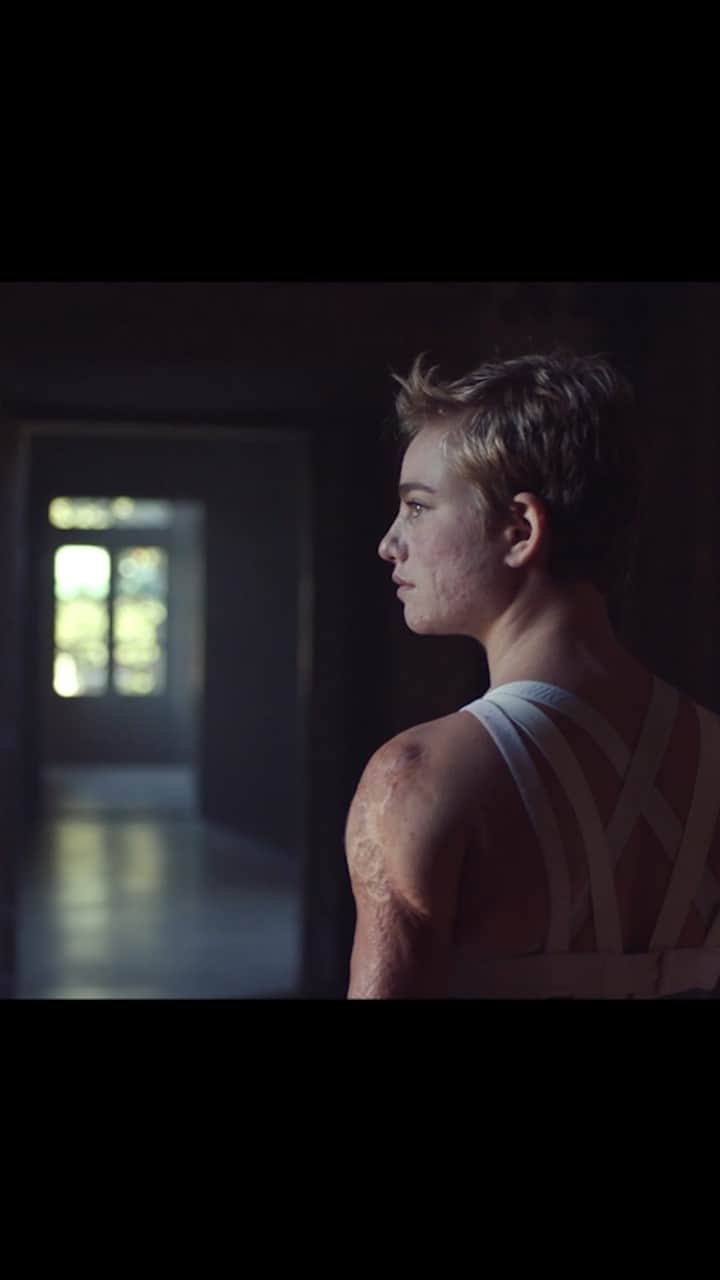 のインスタグラム：「Tutta la forza, la voglia, la capacità di rinascere del mondo paralimpico come non l'hai mai visto🔥🦾  Today is the day. Rising Phoenix is out on Netflix. All the strength, the desire and the ability of the Paralympic world to reborn as you have never seen it before. 🔥🦾 @htyt.stories @netflixit @netflixfilm #Netflix #NetflixFilm #Paralympics #ProudParalimpian」
