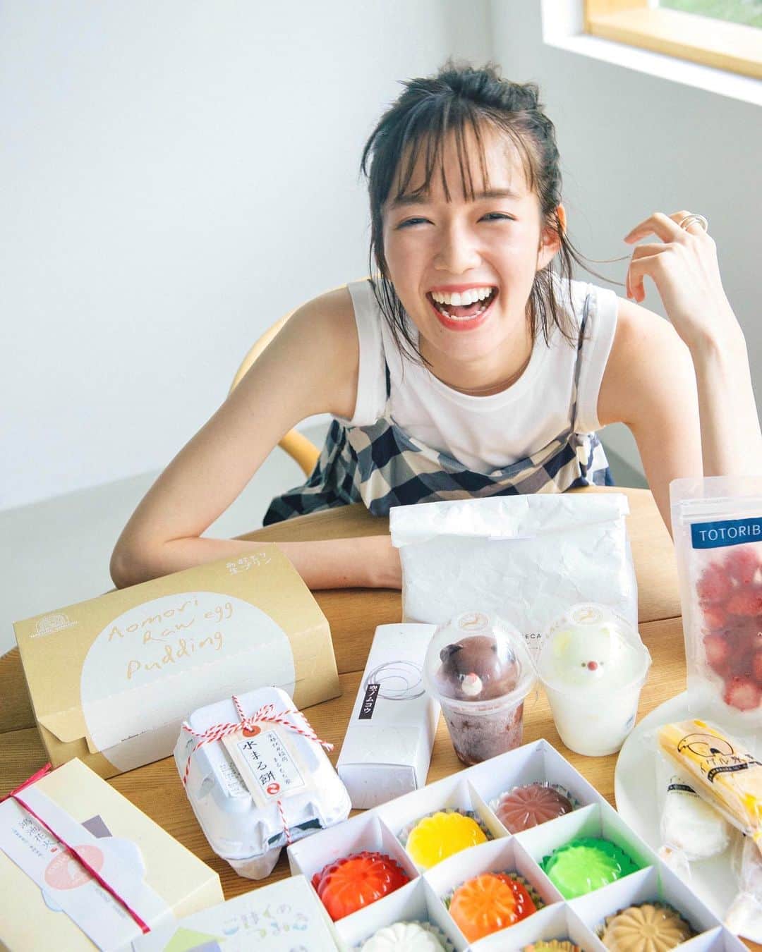 佐藤栞里さんのインスタグラム写真 佐藤栞里instagram 春からちょっとお休みしていたmoreの連載企画 佐藤栞里のちょっと食べてみ が実は 期間限定開催の ちょっと取り寄せて食べてみ として 9月号から帰ってきています なかなか自由に旅に行け