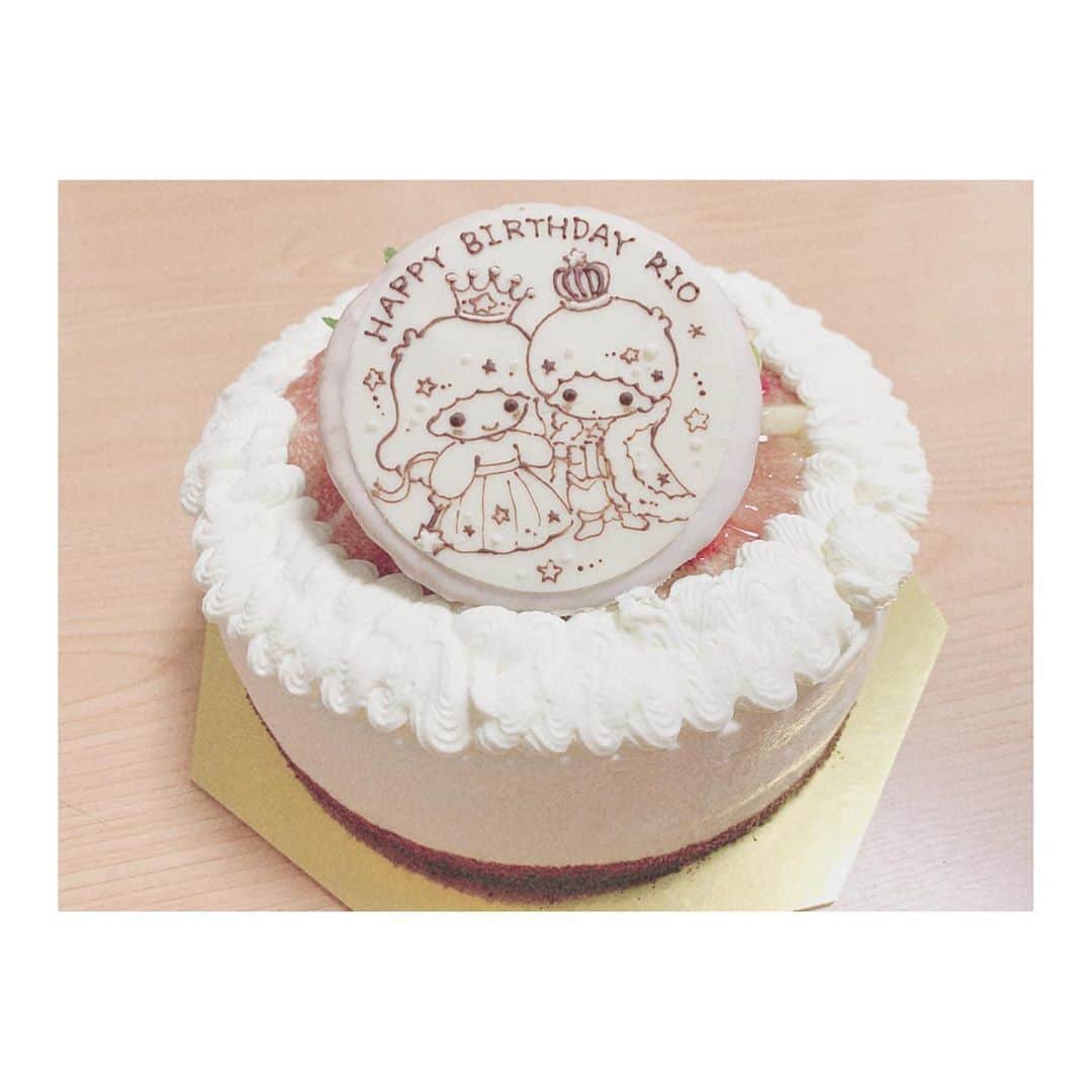 宮崎梨緒さんのインスタグラム写真 - (宮崎梨緒Instagram)「🎂🎂🎂 * 世界一大好きなケーキ屋さん *  #いちじくケーキ #誕生日ケーキ  #birthdaycake #생일케이크  #kikilala #littletwinstars」8月26日 22時08分 - miyazakirio