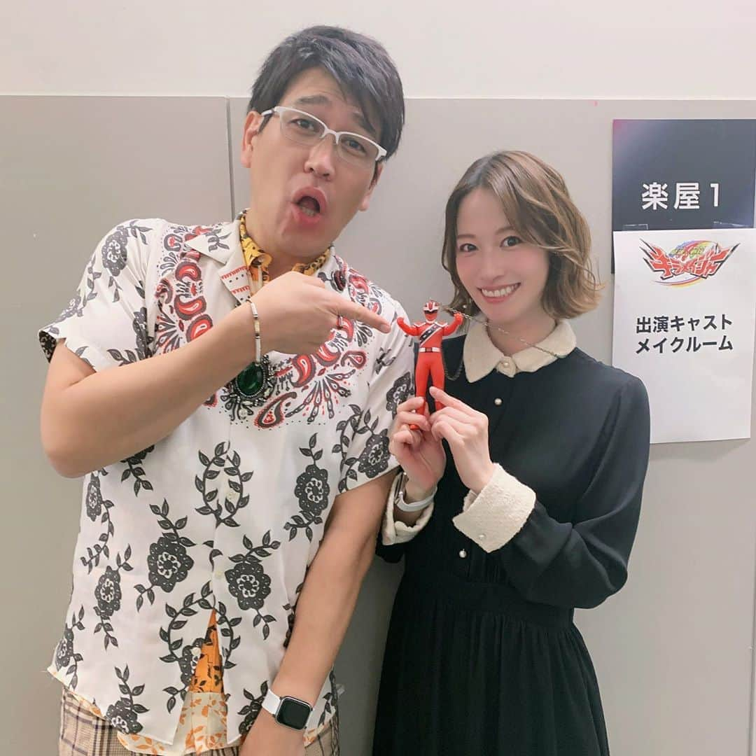 宮島咲良さんのインスタグラム写真 - (宮島咲良Instagram)「ㅤㅤㅤㅤㅤㅤㅤㅤㅤㅤㅤㅤㅤ 今度の日曜日！ 8/30 朝9:30〜放送の 『#魔進戦隊キラメイジャー 』エピソード21 にちょこっと出演します💕 ㅤㅤㅤㅤㅤㅤㅤㅤㅤㅤㅤㅤㅤ これは今年1月の#キラメイジャー 制作発表記者会見の時のお写真😋 #スーパー戦隊シリーズ の制作発表で司会をやらせてもらって3年目！ 私の生きる糧のスーパー戦隊に、お仕事で関わらせてもらえてありがたい限りです🔥 ㅤㅤㅤㅤㅤㅤㅤㅤㅤㅤㅤㅤㅤ 今までも映画でのアナウンサー役、スピンオフでの敵役の声、本編内ナレーションなどで出演させていただいておりますが、 なんと本編顔出しは今回初！！🎉㊗️ ㅤㅤㅤㅤㅤㅤㅤㅤㅤㅤㅤㅤㅤ ぜひぜひ観てねー！！ ちょこっとなのに、意外と重要なセリフもあったり…？ どんな役なのかお楽しみに😊✨✨✨ みんなでキラメこうぜ！！ ㅤㅤㅤㅤㅤㅤㅤㅤㅤㅤㅤㅤㅤ #熱田充瑠 #小宮璃央 くん #射水為朝 #木原瑠生 くん #速見瀬奈 #新條由芽 ちゃん #押切時雨 #水石亜飛夢 くん #大治小夜 #工藤美桜 ちゃん #博多南無鈴 #古坂大魔王 さん #宮島咲良 #ミヤジマン #ぼっち戦隊ミヤジマン」8月26日 22時08分 - sakura_miyajiman