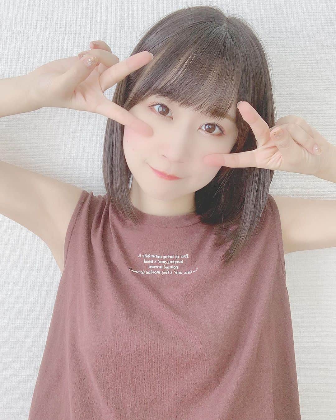 八木沙季のインスタグラム：「✌️✌️ . 最近インスタに載せる写真、 背景は白！って決めてる🙆🏻‍♀️ でもこういう決め事しちゃったら 途中でしんどくなるよね🤣（笑） でも統一感出したいのよ🥺（笑） インスタ投稿してる方で何か決まり 作ってる人いますか？☺️ .」