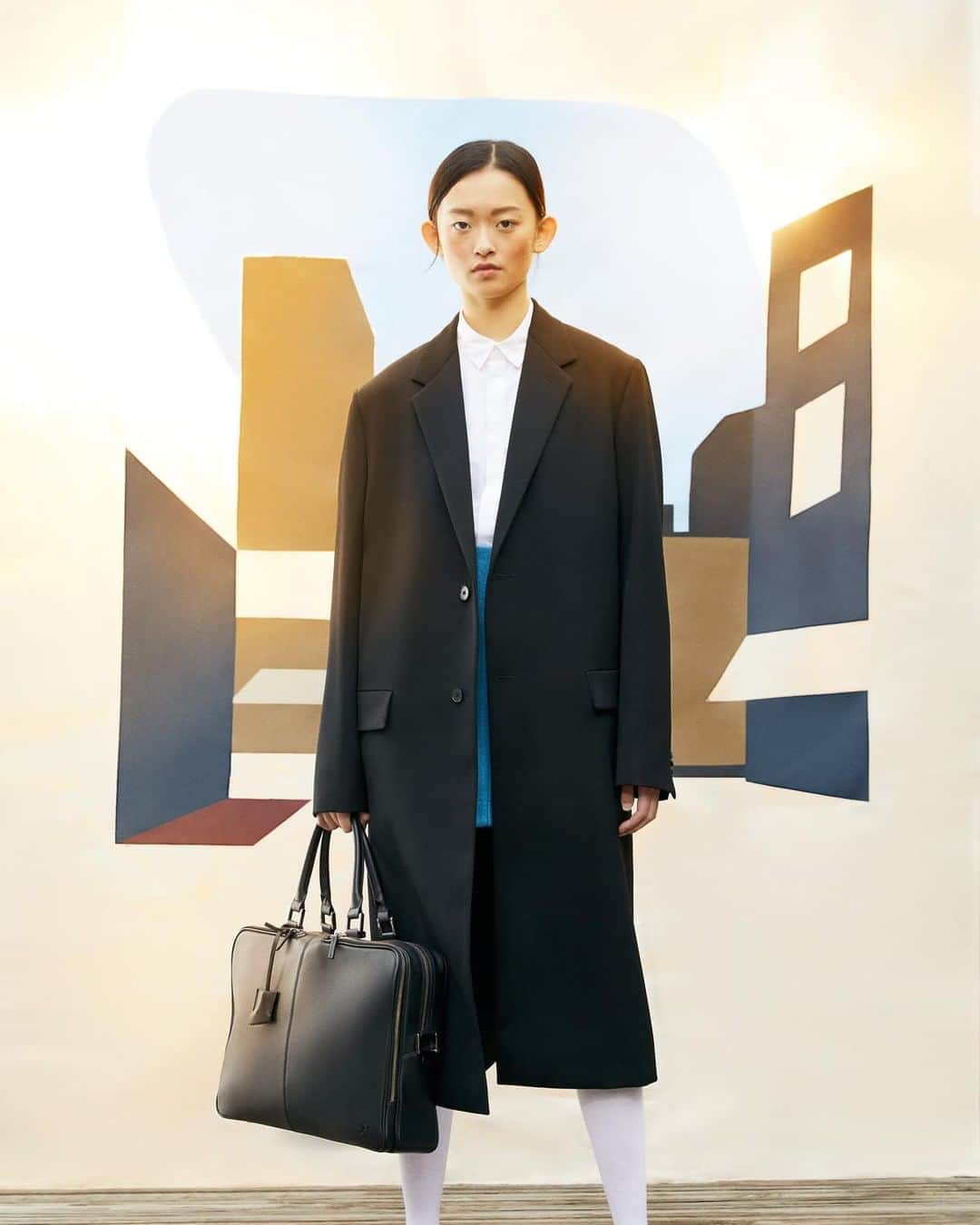ウォントのインスタグラム：「A defining moment of our past. The Trudeau briefcase balances long-lasting quality, timeless silhouette with modern functionalities to stand the test of time.  #wantlesessentiels #worldofwant #formandfunction #timelessdesign」